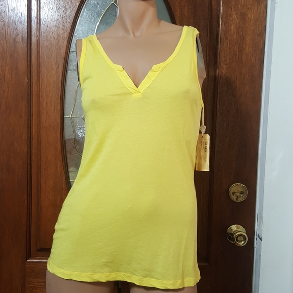 🔥*Da-Nang Sunshine Sleeveless V-Neck Tee - Picture 2 of 5